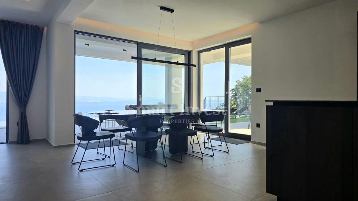 LOVRAN, moderna vila z bazenom in pogledom na morje!