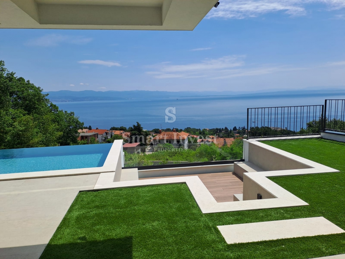 LOVRAN, moderna vila z bazenom in pogledom na morje!