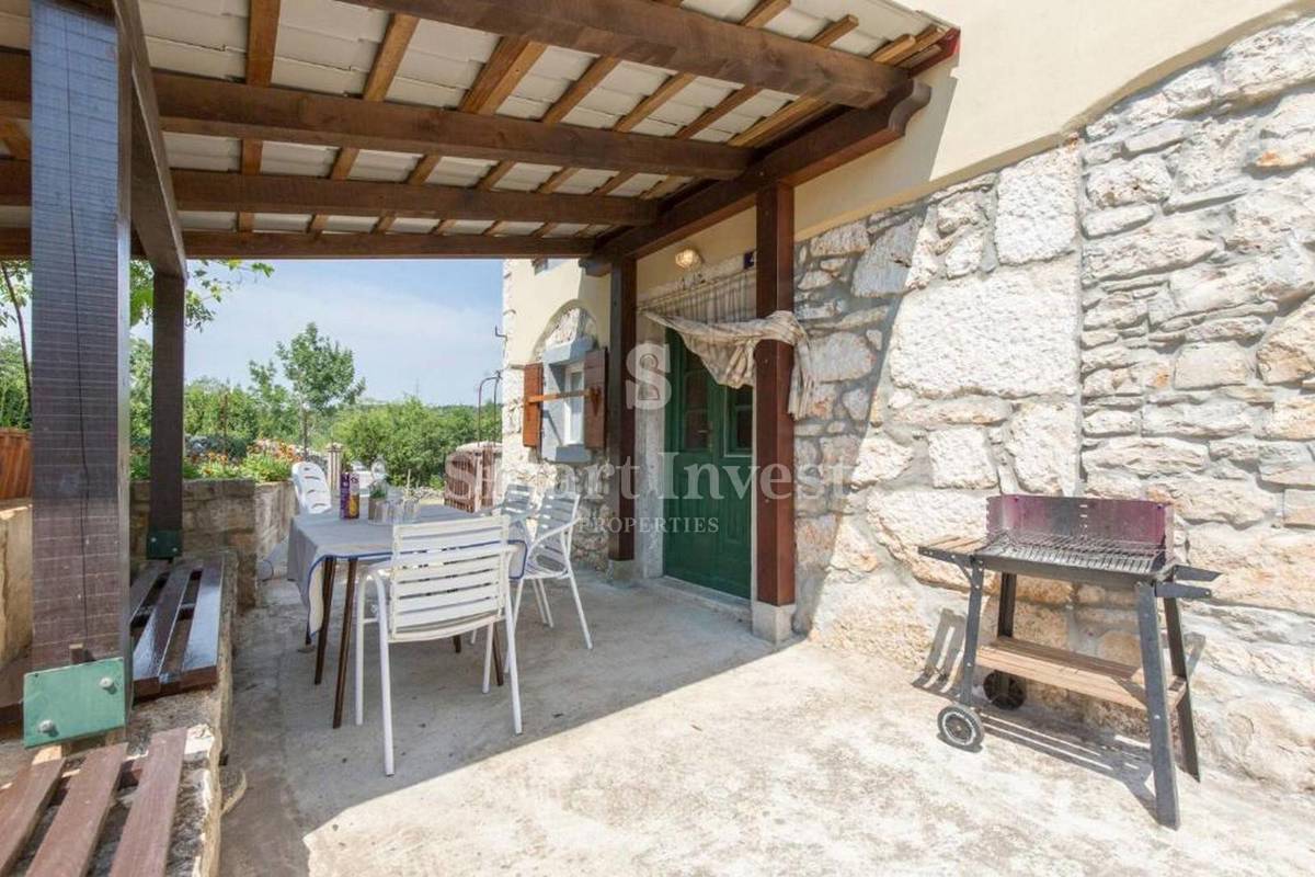 ISTRA - okolica RABCA, istrska kamnita hiša 11 km oddaljena od morja