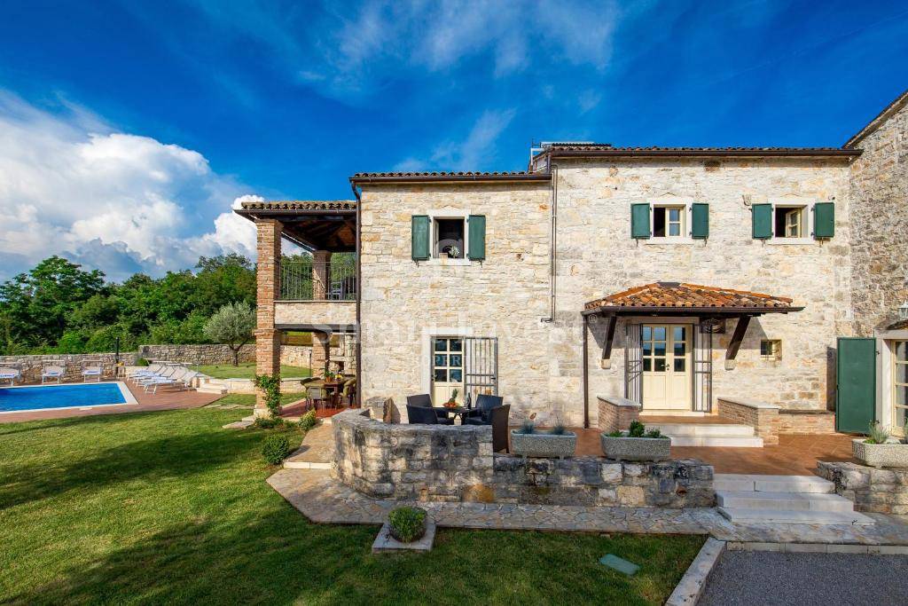 ISTRA - TINJAN, čudovita kamnita vila z bazenom