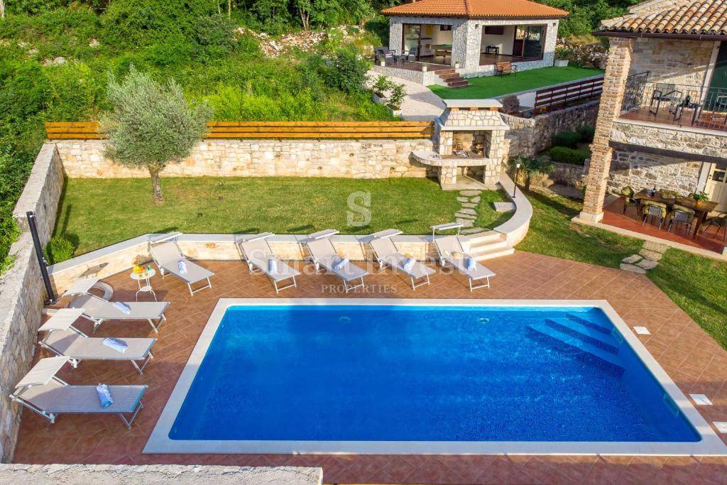 ISTRA - TINJAN, čudovita kamnita vila z bazenom