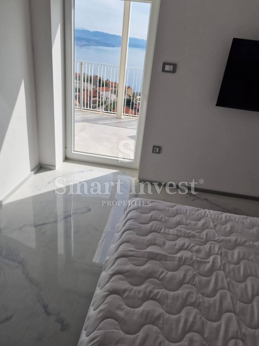 OPATIJA - BREGI, stanovanje s pogledom na morje, bazenom in parkiriščem