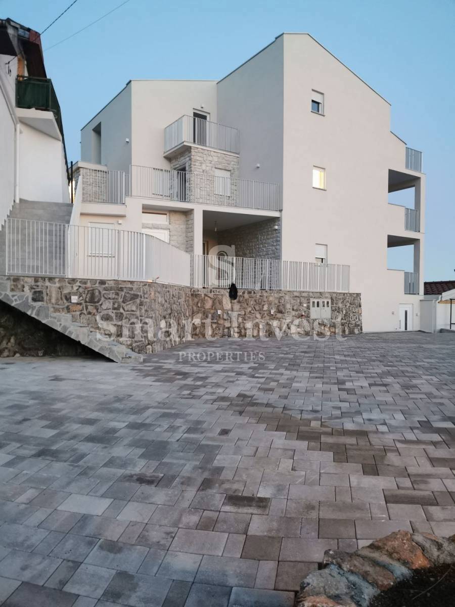 OPATIJA - BREGI, stanovanje s pogledom na morje, bazenom in parkiriščem