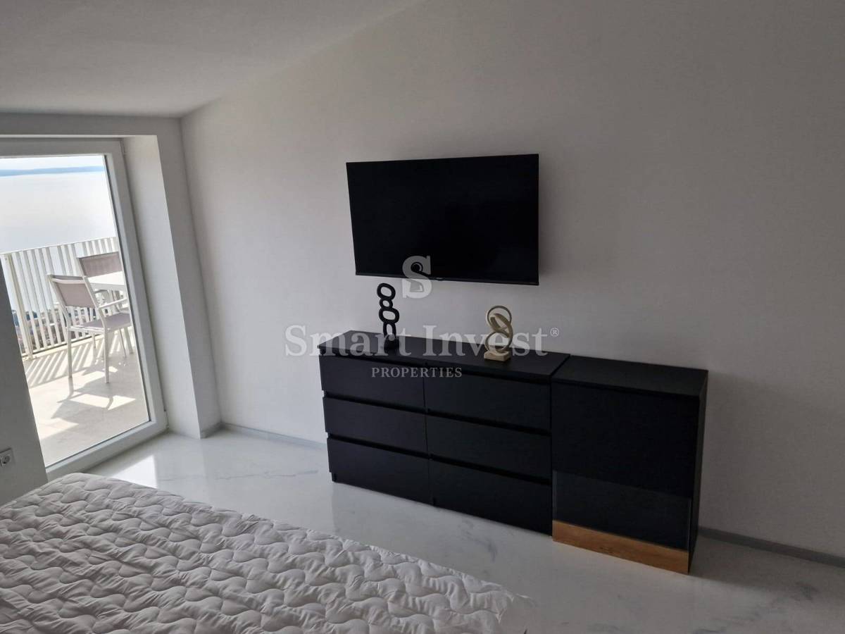 OPATIJA - BREGI, stanovanje s pogledom na morje, bazenom in parkiriščem