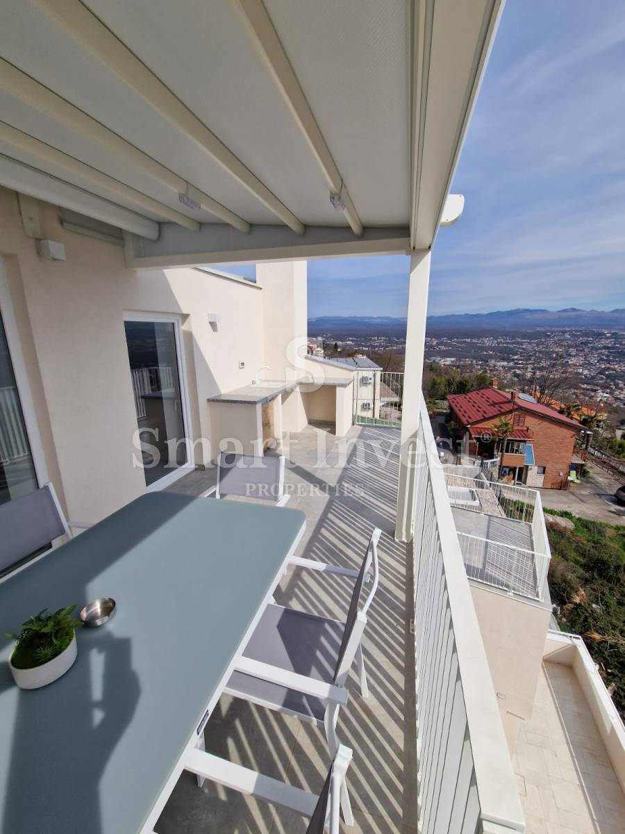 OPATIJA - BREGI, stanovanje s pogledom na morje, bazenom in parkiriščem