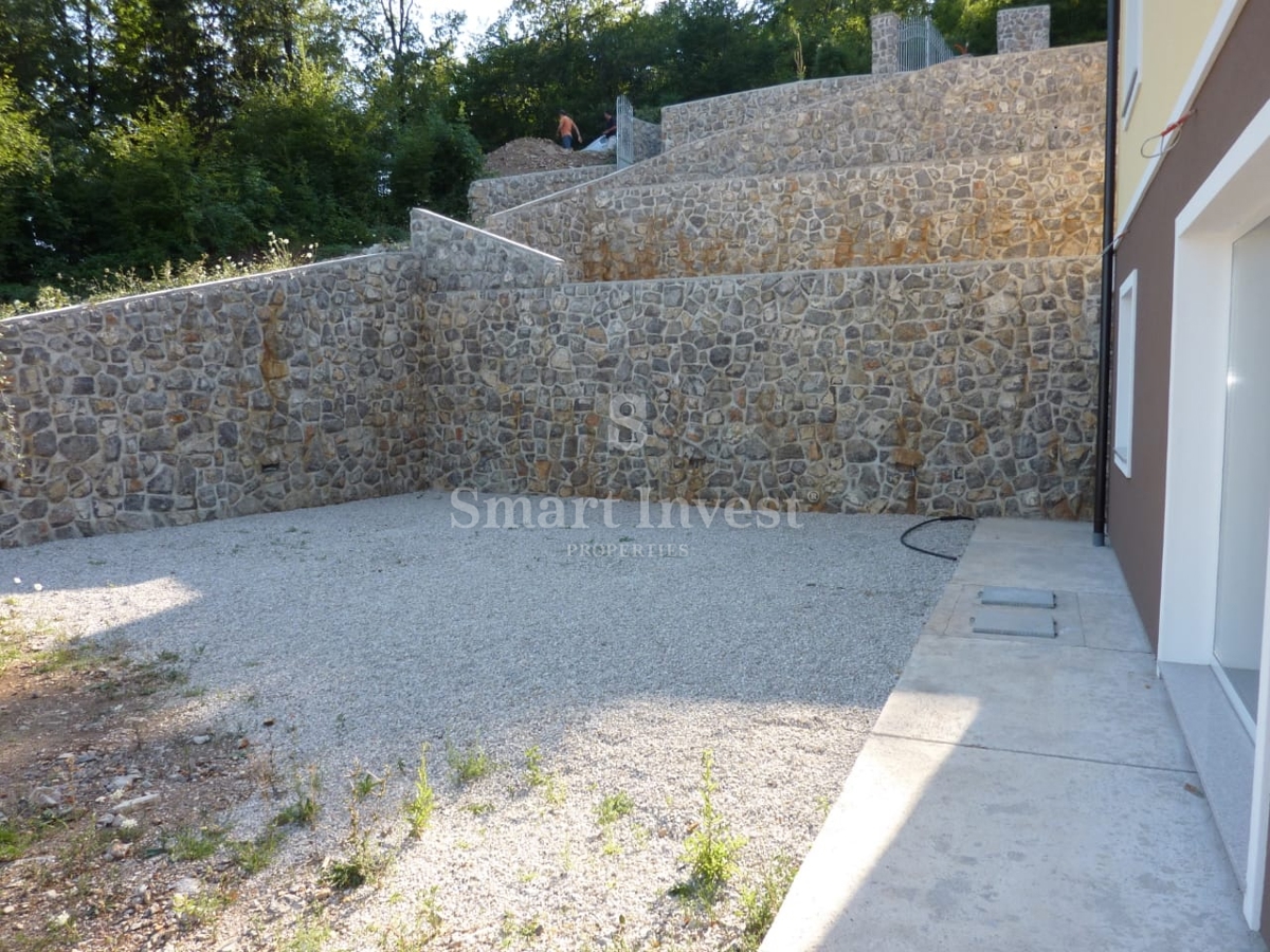 OPATIJA - VEPRINAC, nedokončana hiša s panoramskim pogledom na morje