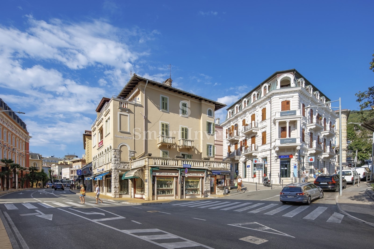 OPATIJA, luksuzno stanovanje z balkonom v stari vili blizu morja