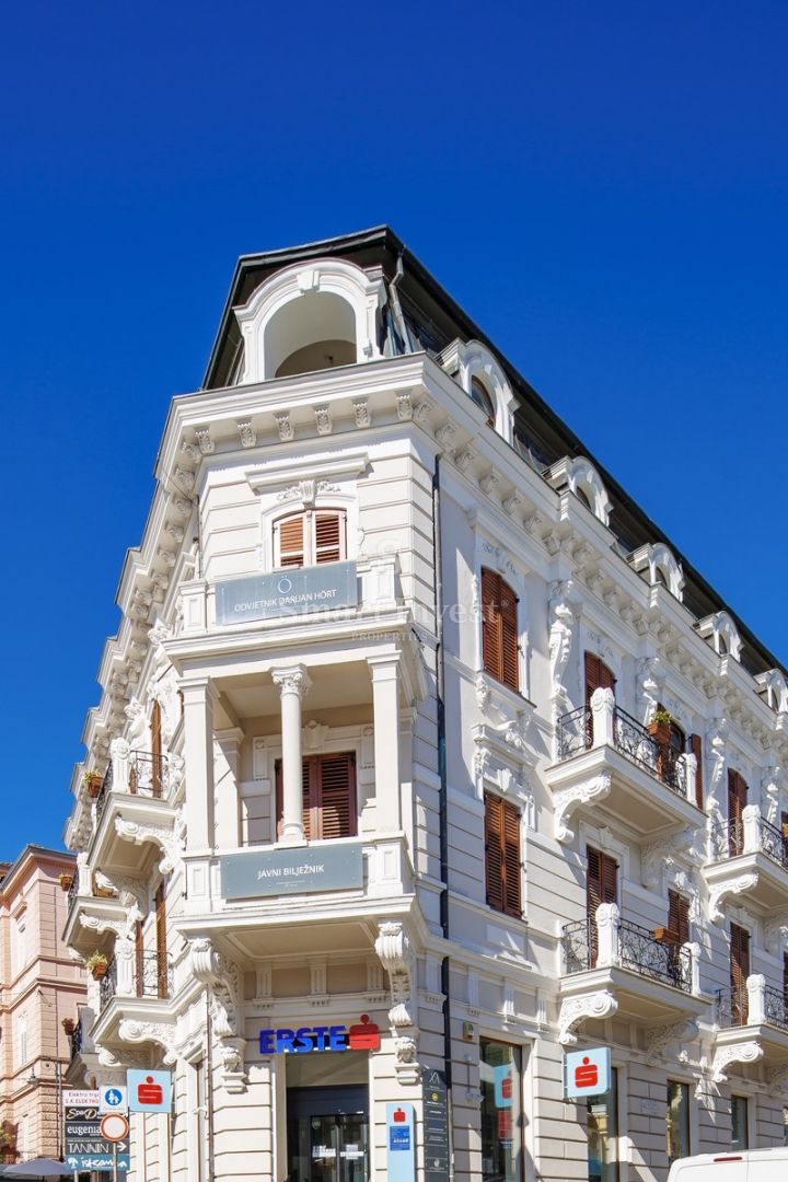 OPATIJA, luksuzno stanovanje z balkonom v stari vili blizu morja