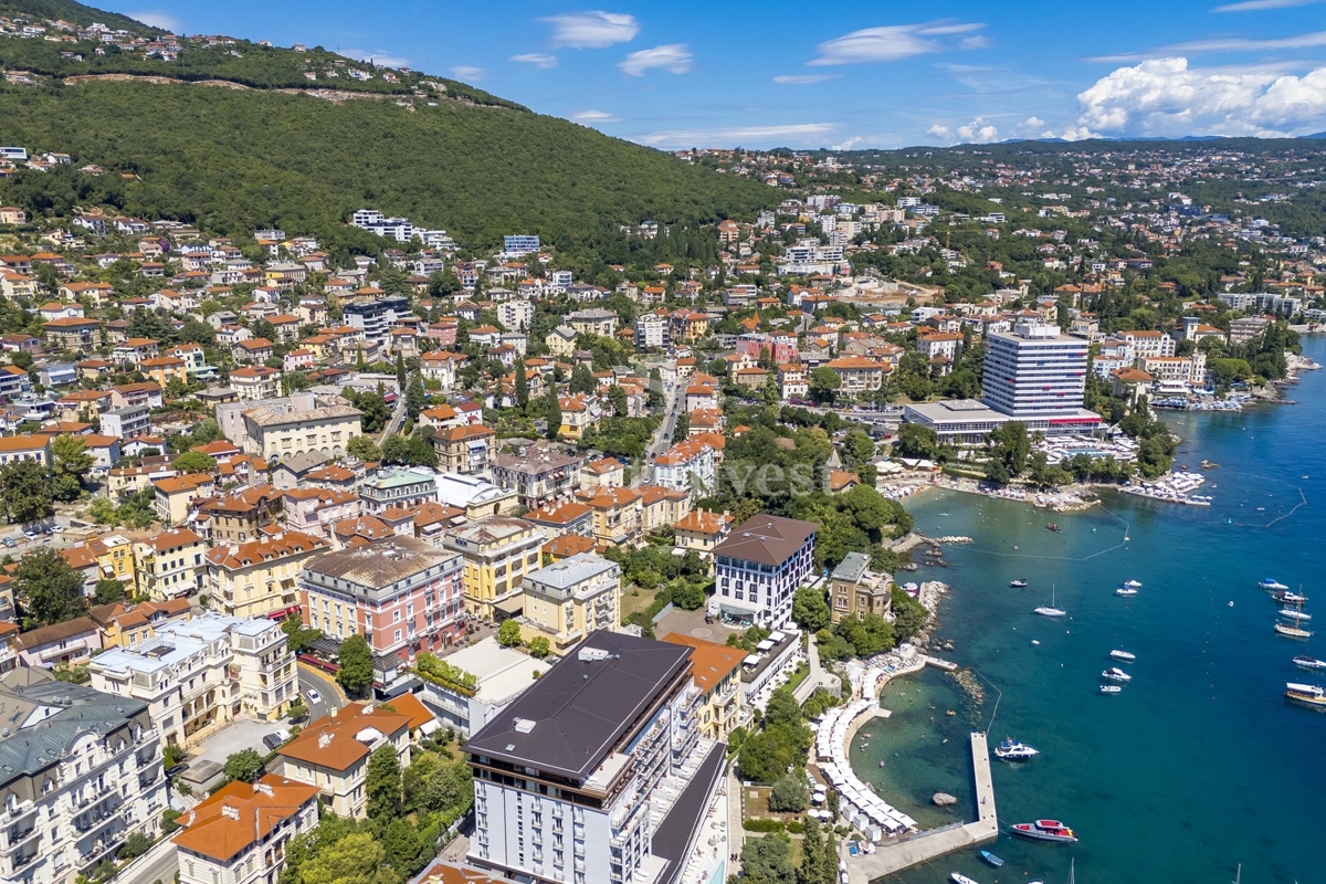 OPATIJA, luksuzno stanovanje z balkonom v stari vili blizu morja
