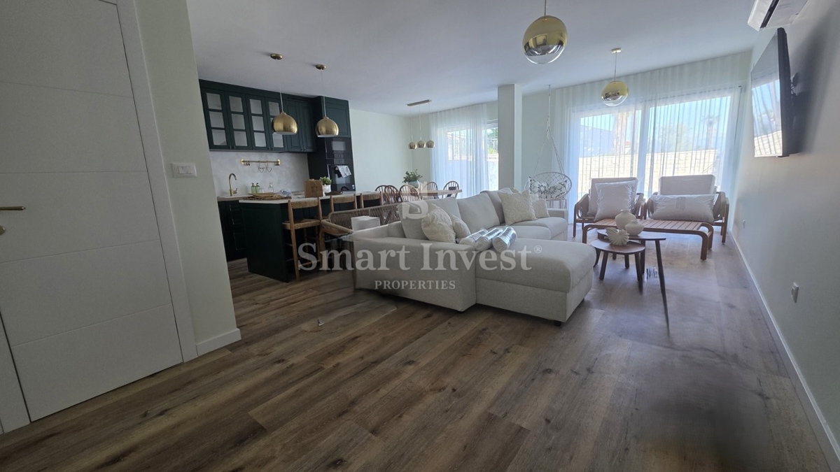 LOVRAN, luksuzno stanovanje z bazenom v bližini morja