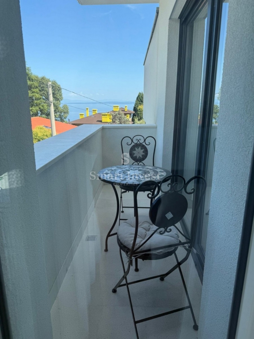 LOVRAN, luksuzno stanovanje z bazenom v bližini morja