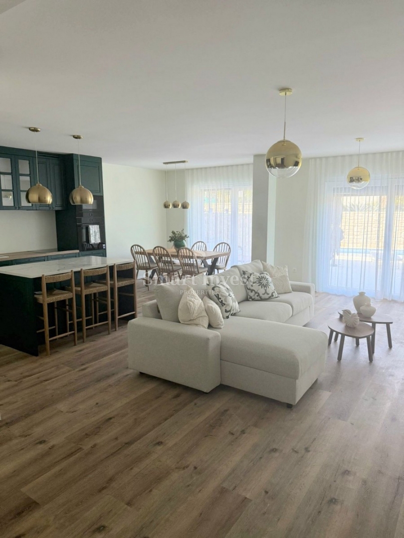 LOVRAN, luksuzno stanovanje z bazenom v bližini morja