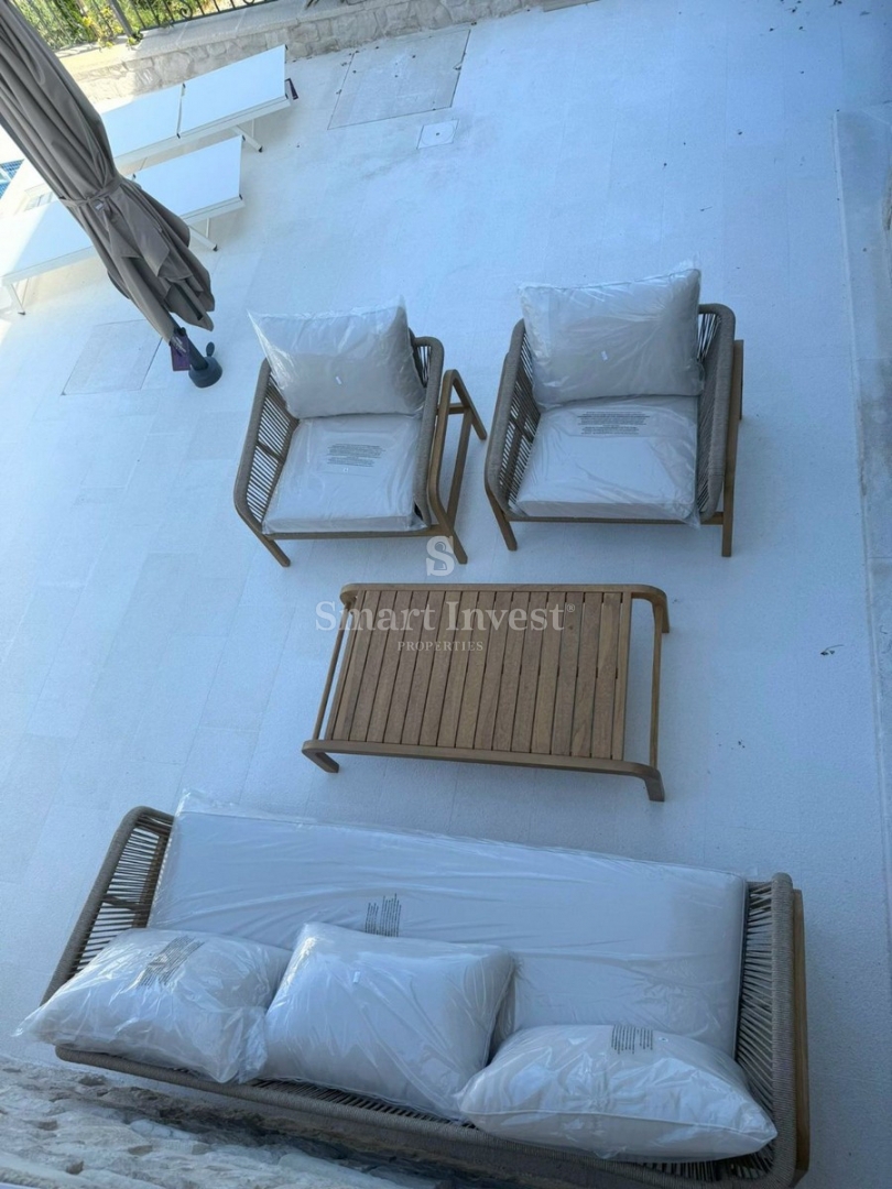 LOVRAN, luksuzno stanovanje z bazenom v bližini morja