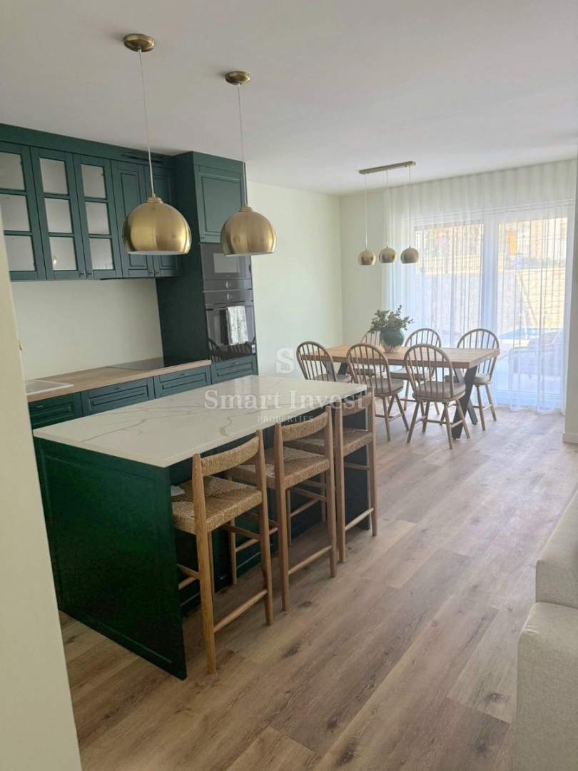 LOVRAN, luksuzno stanovanje z bazenom v bližini morja