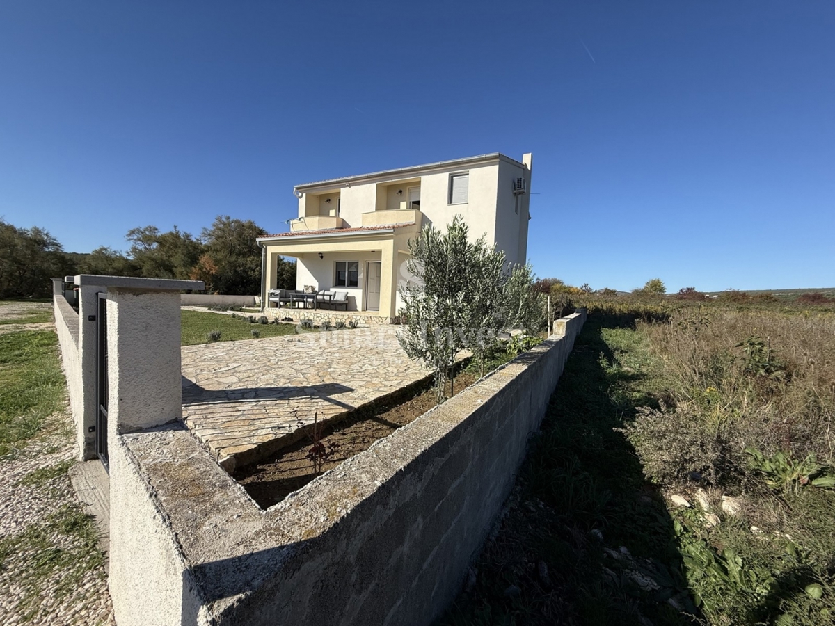 Hiša Posedarje, 200m2