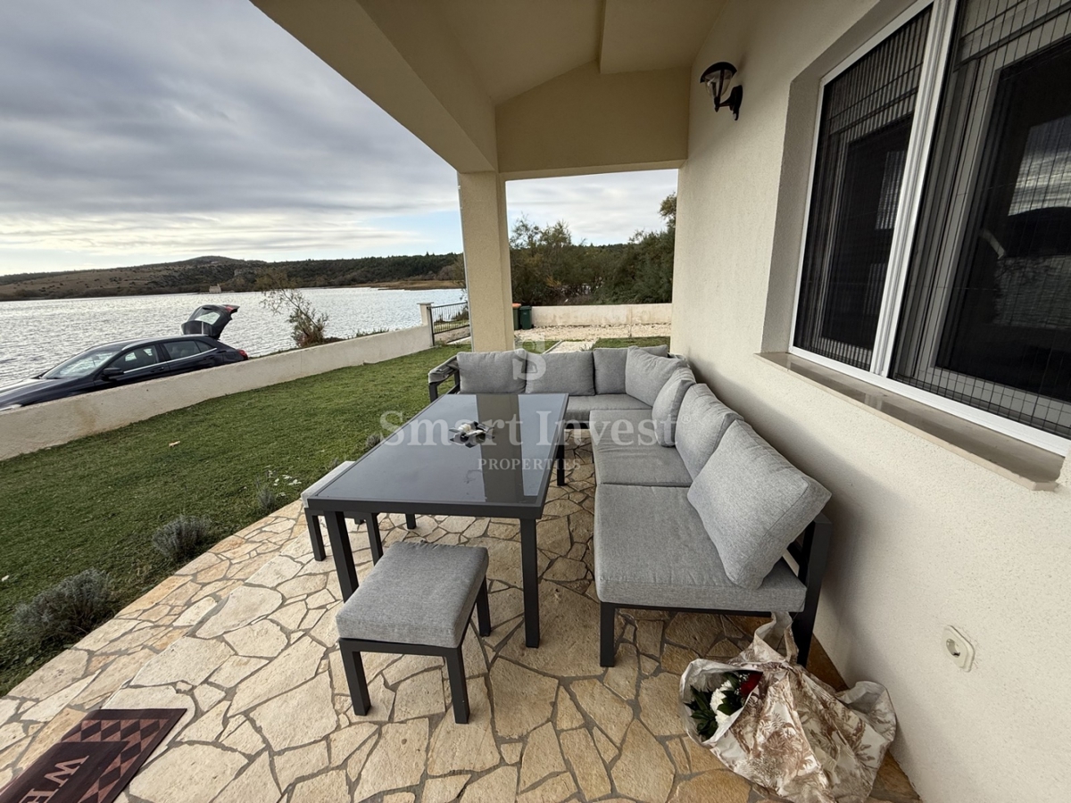 Hiša Posedarje, 200m2