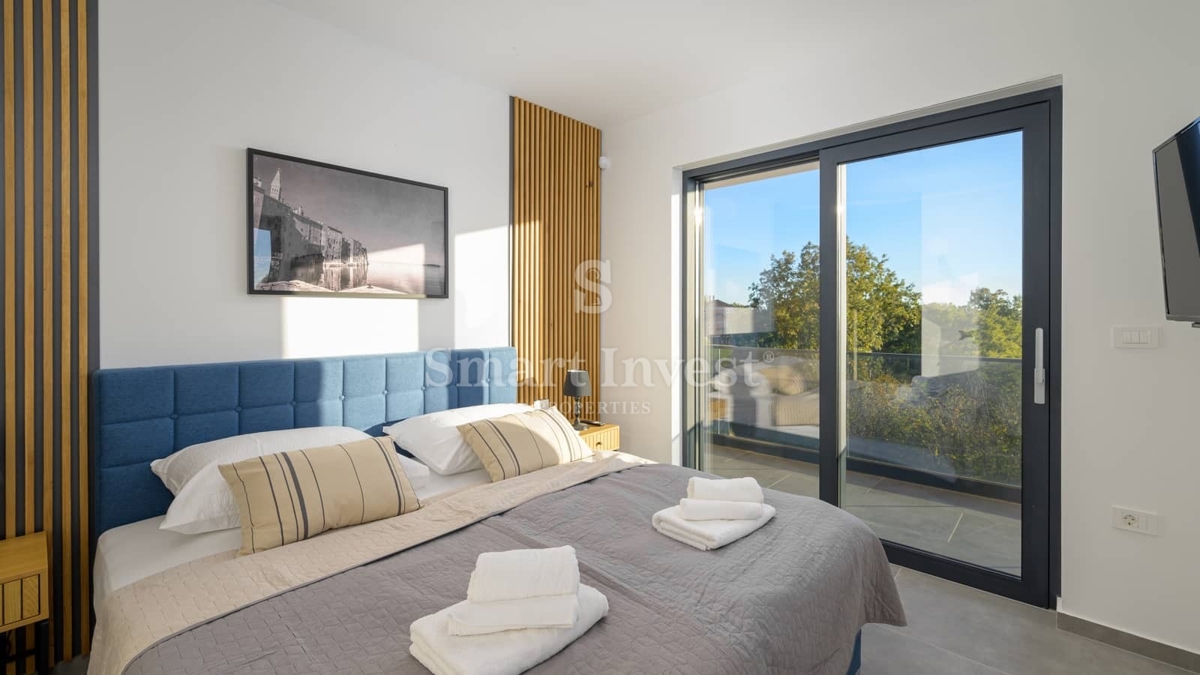 ISTRA - SVETVINČENAT, nova moderna vila z ogrevanim bazenom