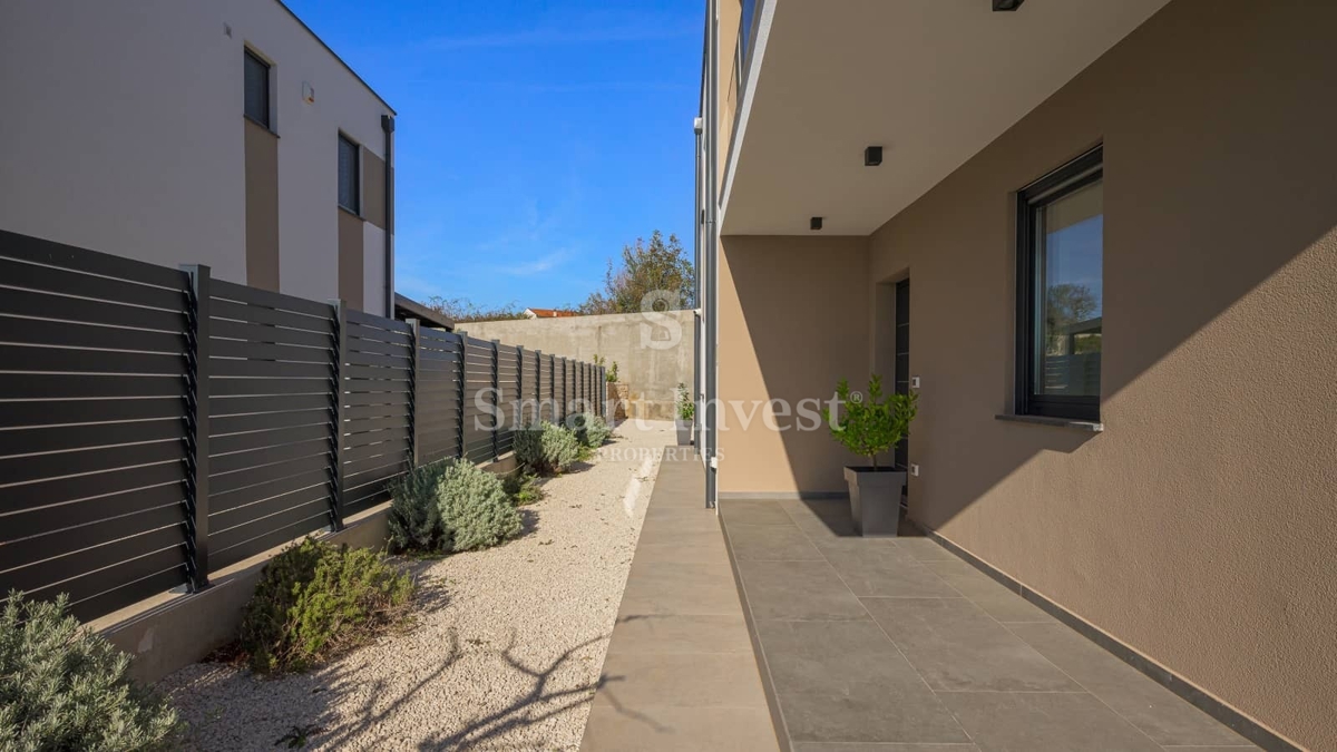 ISTRA - SVETVINČENAT, nova moderna vila z ogrevanim bazenom