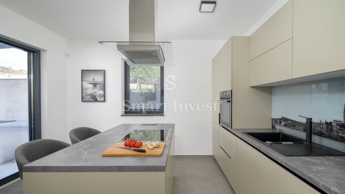 ISTRA - SVETVINČENAT, nova moderna vila z ogrevanim bazenom