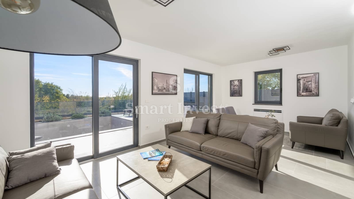 ISTRA - SVETVINČENAT, nova moderna vila z ogrevanim bazenom