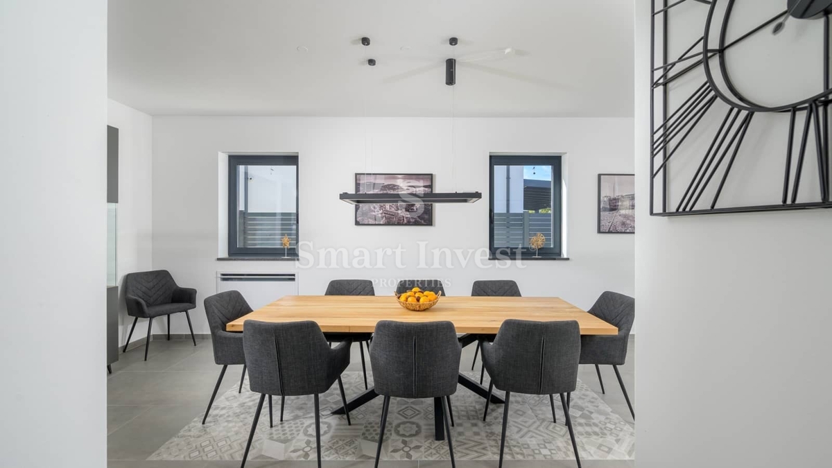 ISTRA - SVETVINČENAT, nova moderna vila z ogrevanim bazenom