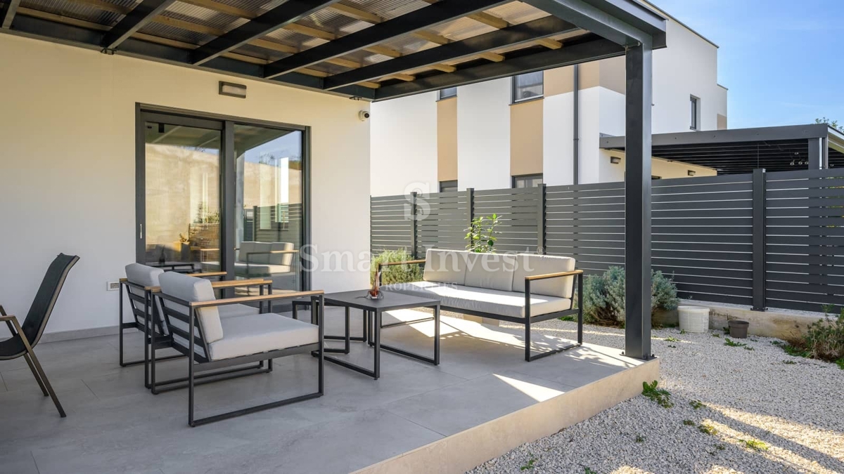 ISTRA - SVETVINČENAT, nova moderna vila z ogrevanim bazenom