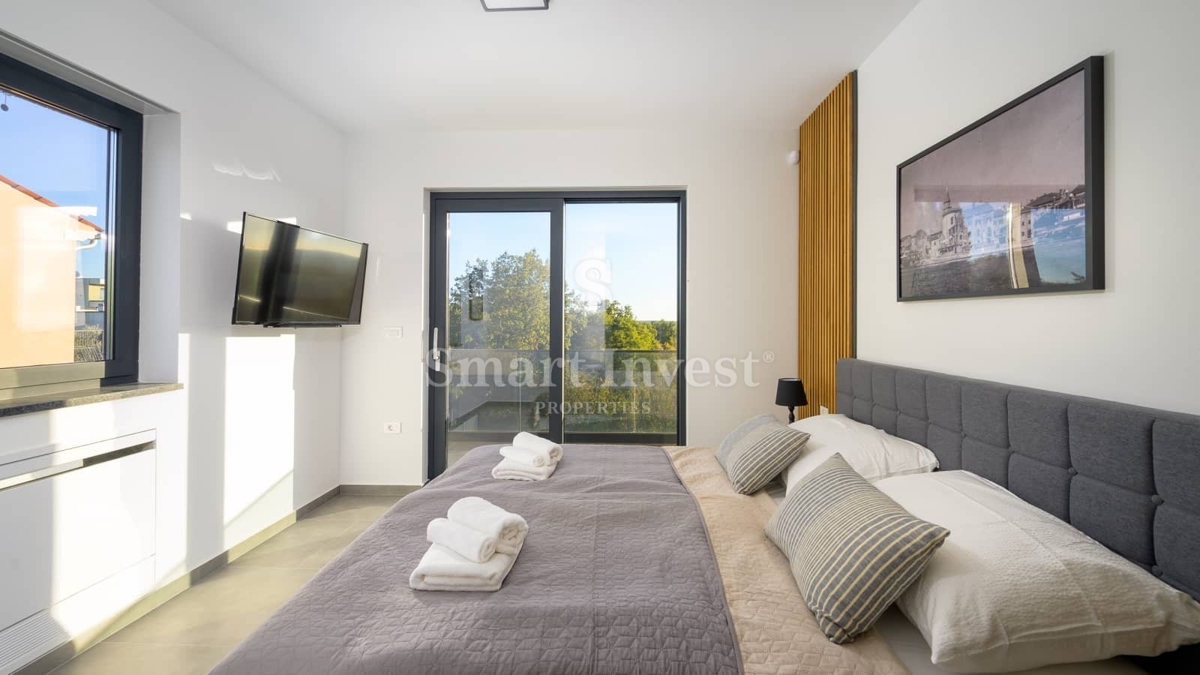 ISTRA - SVETVINČENAT, nova moderna vila z ogrevanim bazenom