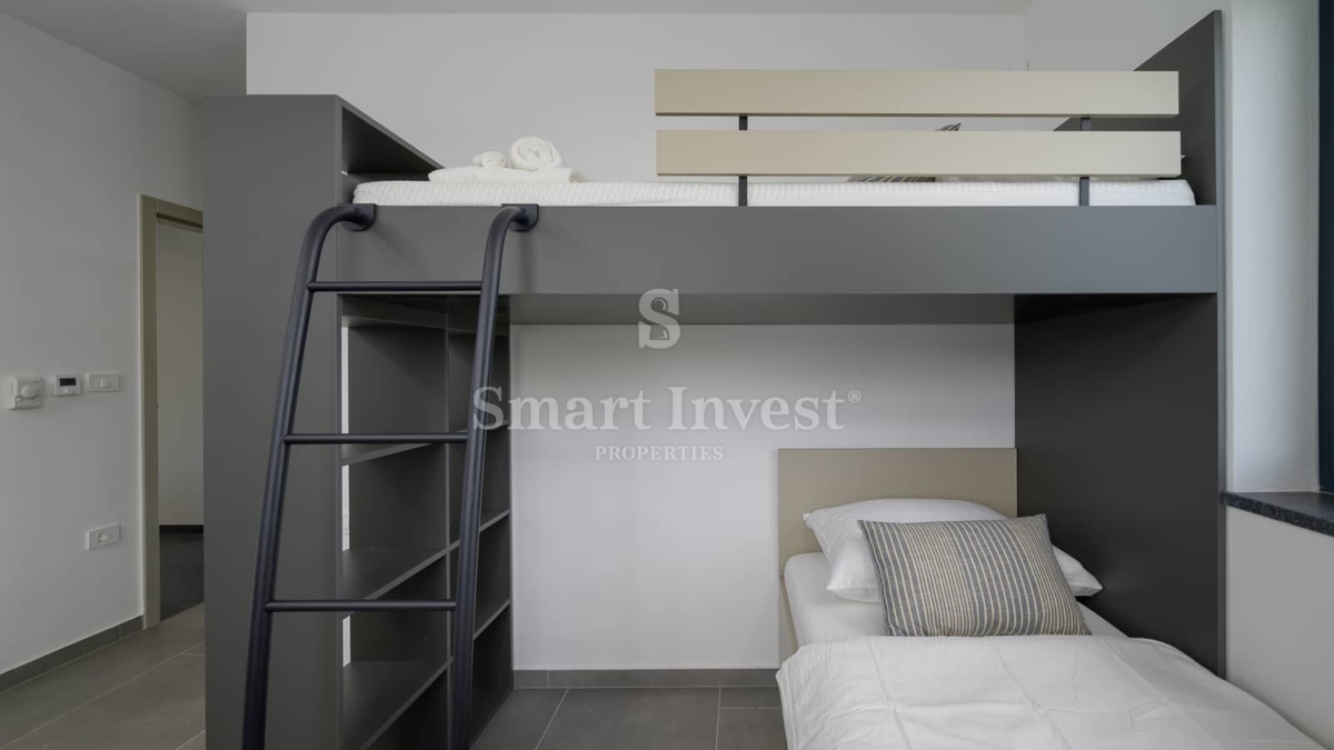 ISTRA - SVETVINČENAT, nova moderna vila z ogrevanim bazenom