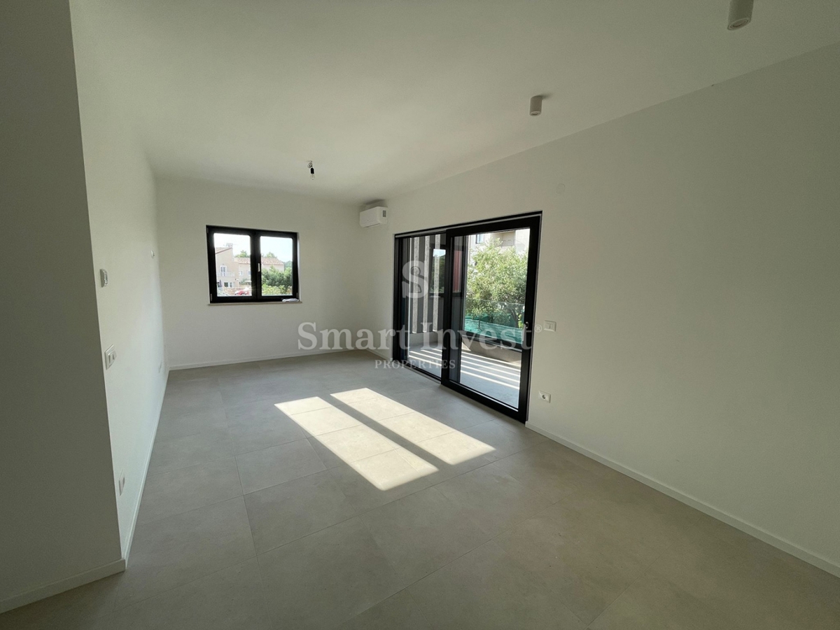 ISTRA - PREMANTURA, 3-sobno stanovanje z vrtom in bazenom, v novogradnji