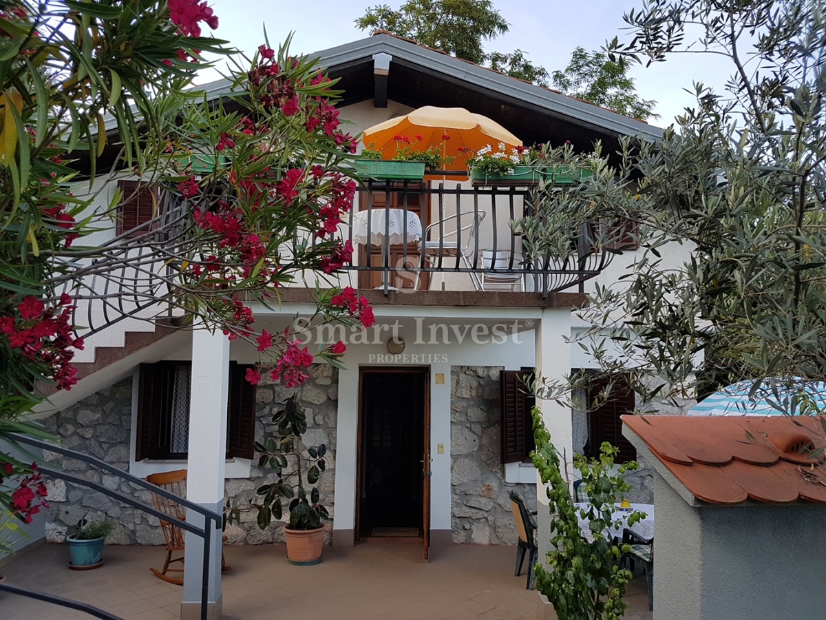 IKA - OPRIĆ, hiša s pogledom na morje in prostornim vrtom