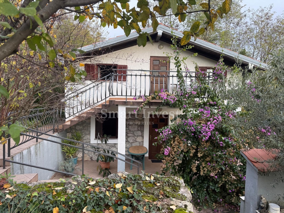 IKA - OPRIĆ, hiša s pogledom na morje in prostornim vrtom