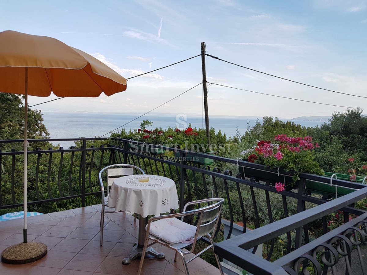 IKA - OPRIĆ, hiša s pogledom na morje in prostornim vrtom