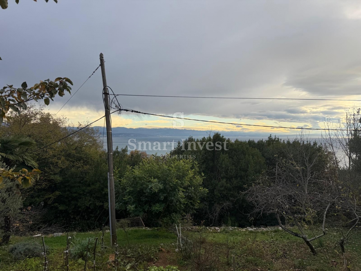 IKA - OPRIĆ, hiša s pogledom na morje in prostornim vrtom