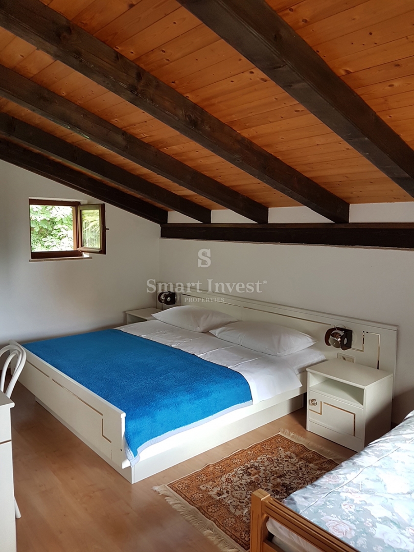 IKA - OPRIĆ, hiša s pogledom na morje in prostornim vrtom