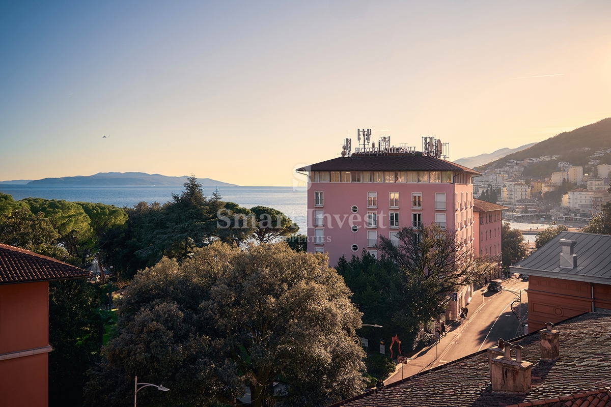 OPATIJA - CENTER, luksuzno 3-sobno stanovanje le nekaj korakov od morja