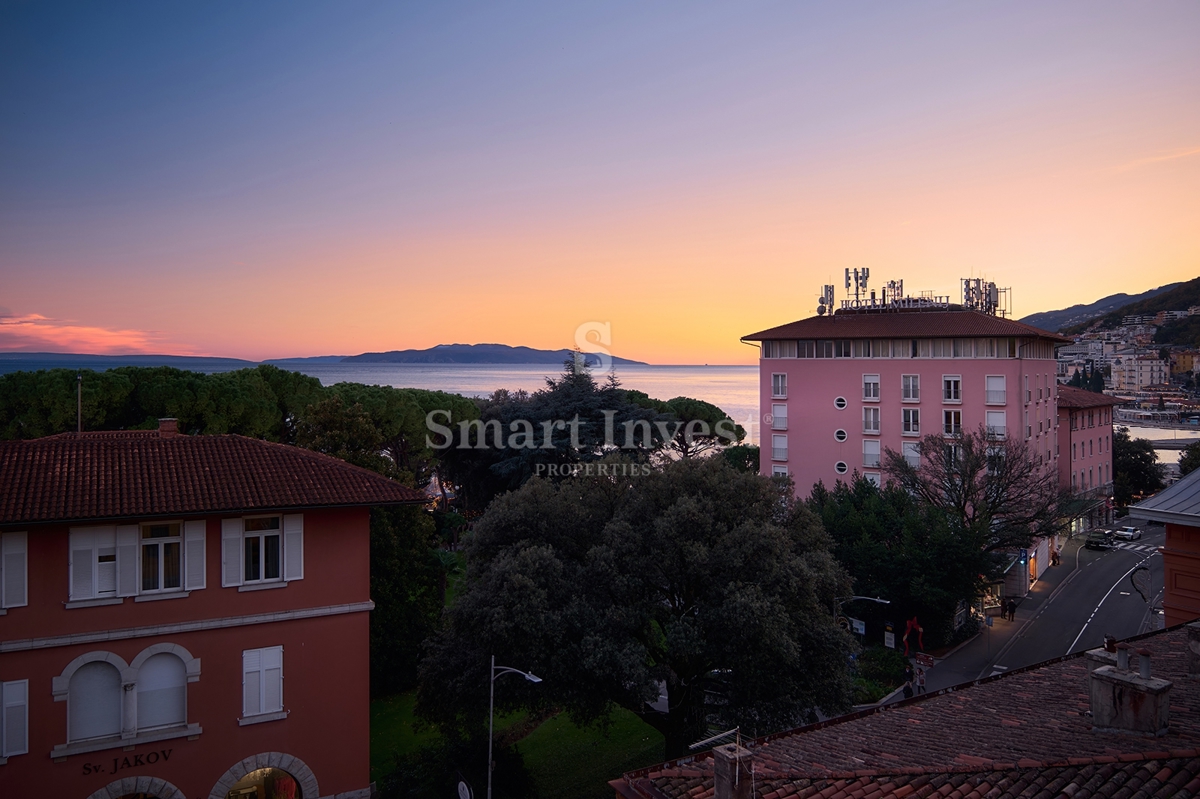 OPATIJA - CENTER, luksuzno 3-sobno stanovanje le nekaj korakov od morja