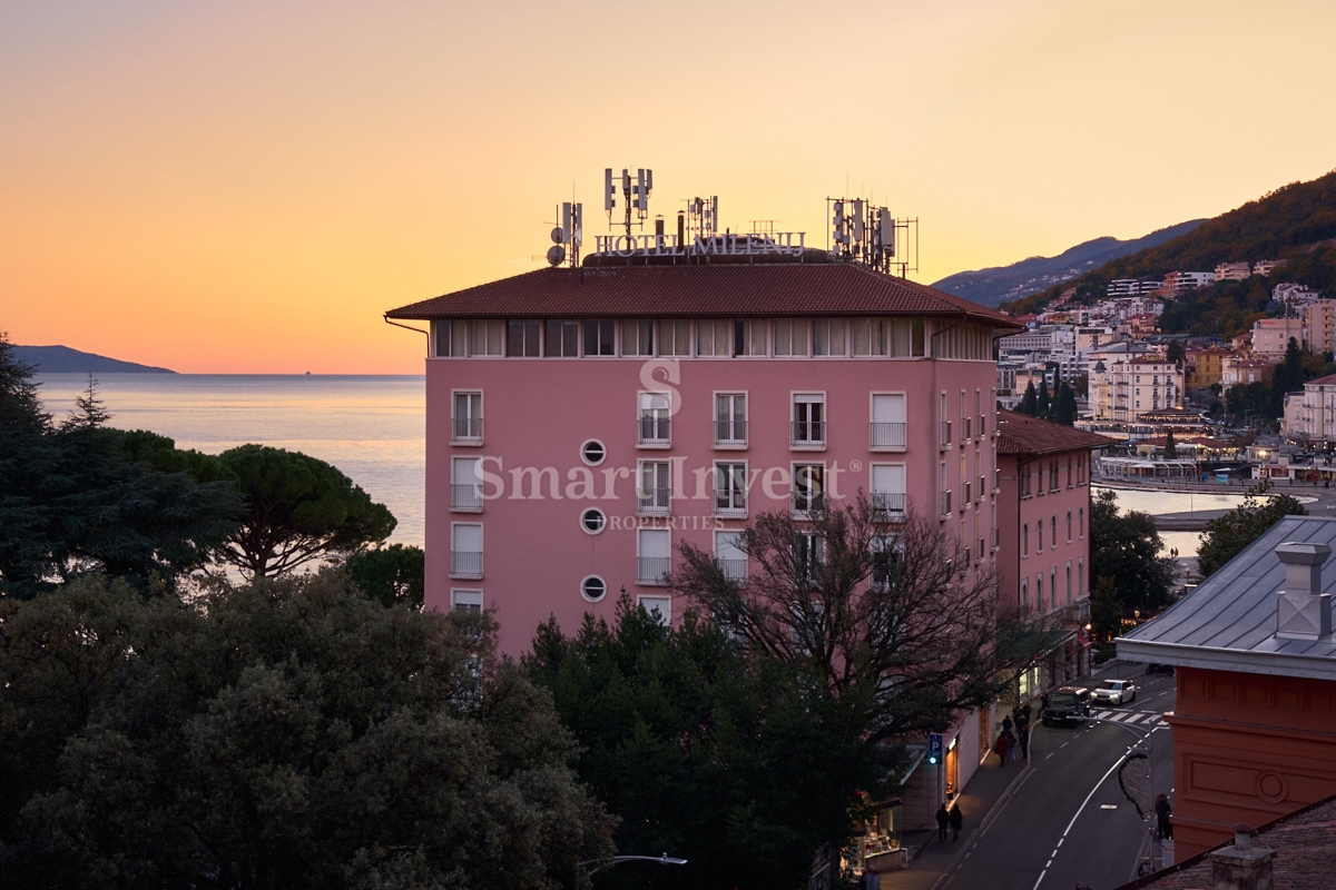 OPATIJA - CENTER, luksuzno 3-sobno stanovanje le nekaj korakov od morja