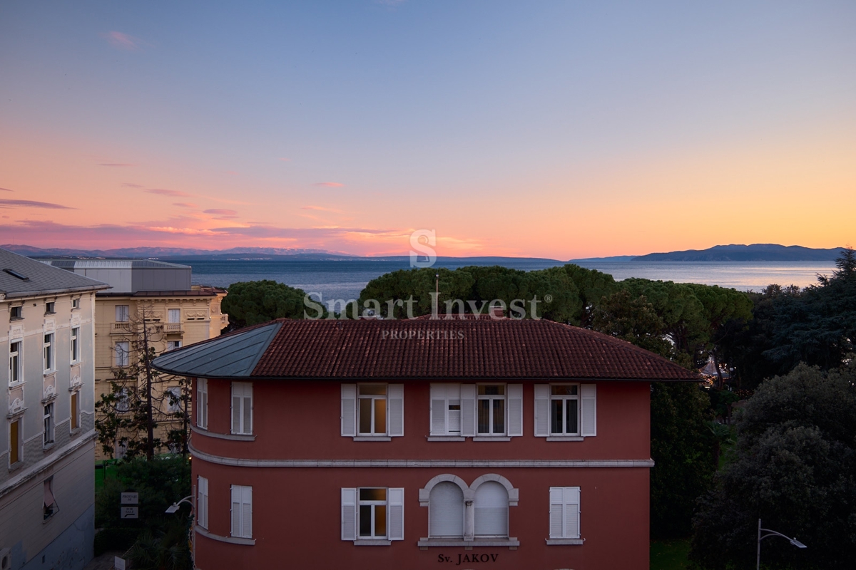 OPATIJA - CENTER, luksuzno 3-sobno stanovanje le nekaj korakov od morja