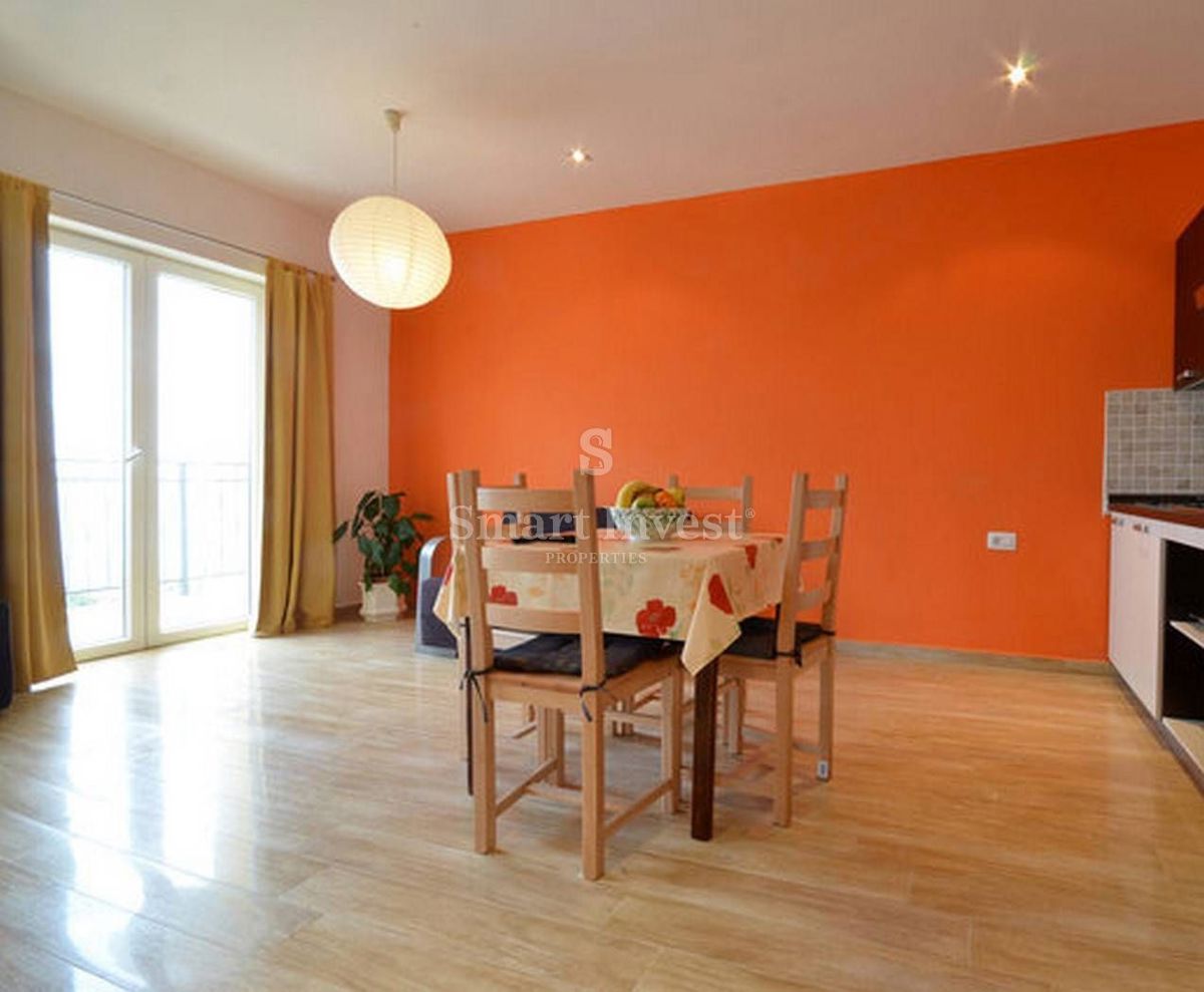 LOVRAN, Hiša z apartmaji in pogledom na morje, blizu morja, prodamo