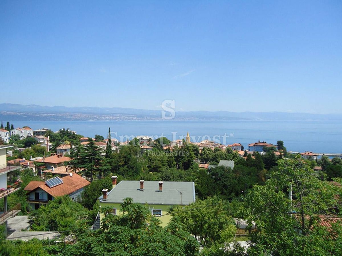LOVRAN, Hiša z apartmaji in pogledom na morje, blizu morja, prodamo