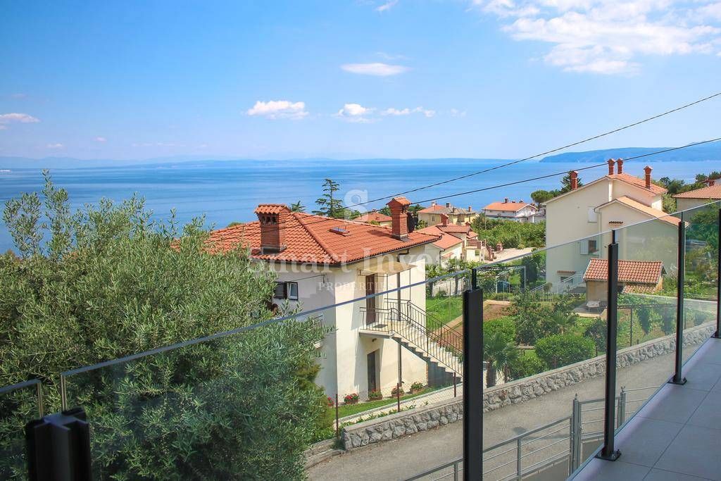 LOVRAN, Hiša z apartmaji in pogledom na morje, blizu morja, prodamo