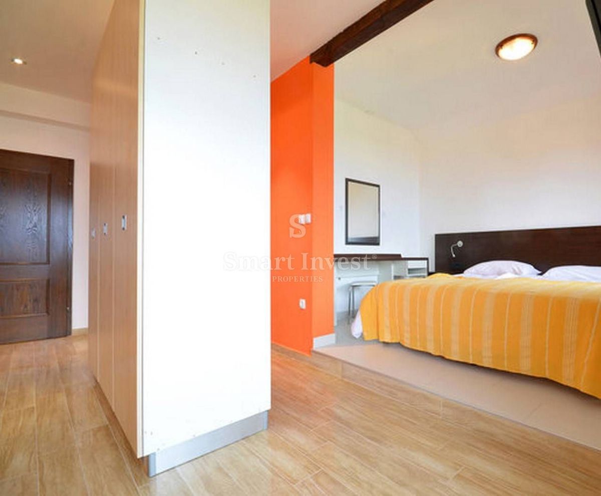LOVRAN, Hiša z apartmaji in pogledom na morje, blizu morja, prodamo