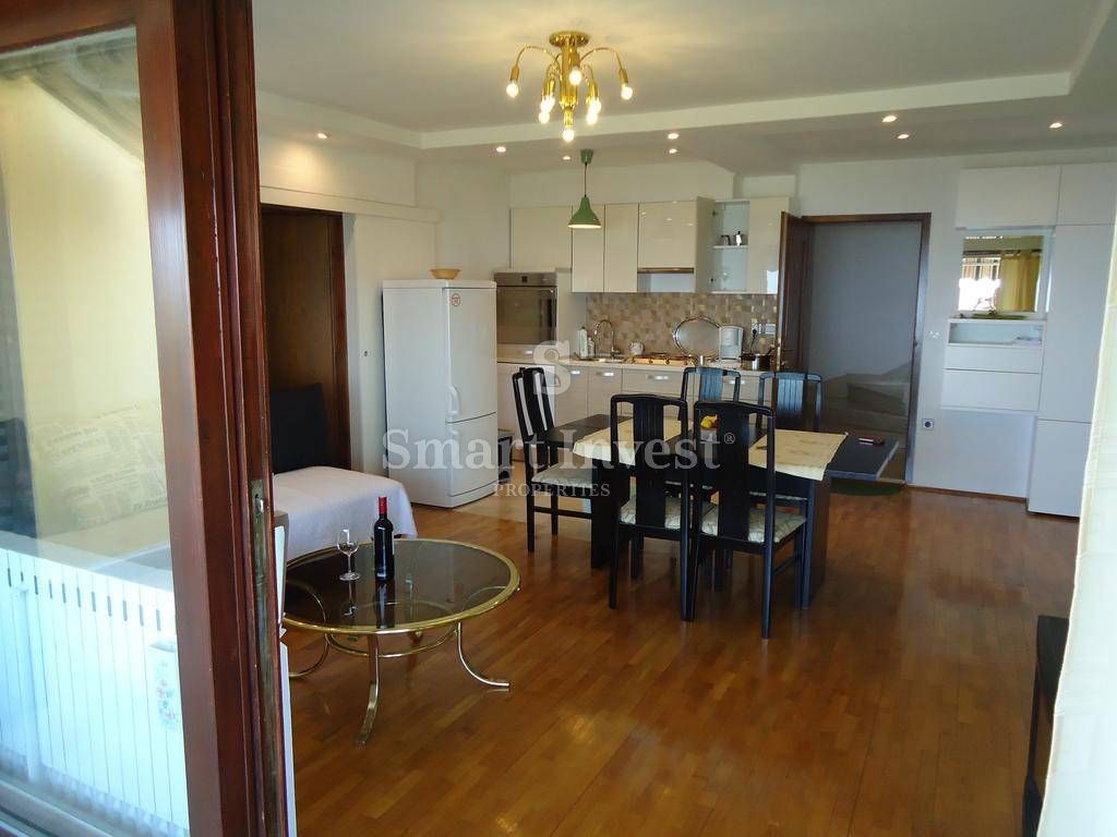 LOVRAN, Hiša z apartmaji in pogledom na morje, blizu morja, prodamo