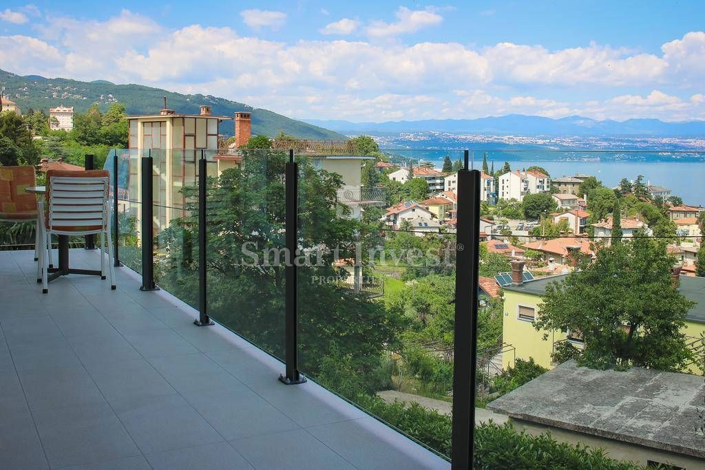 LOVRAN, Hiša z apartmaji in pogledom na morje, blizu morja, prodamo
