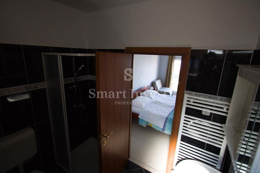 LOVRAN, Hiša z apartmaji in pogledom na morje, blizu morja, prodamo