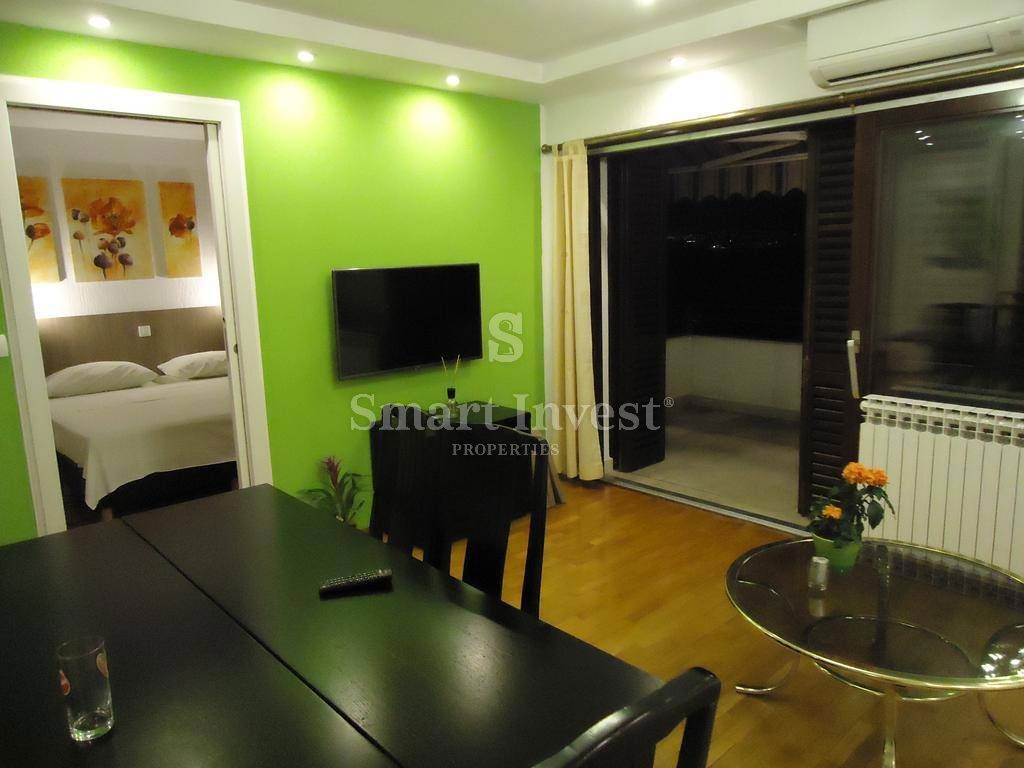 LOVRAN, Hiša z apartmaji in pogledom na morje, blizu morja, prodamo