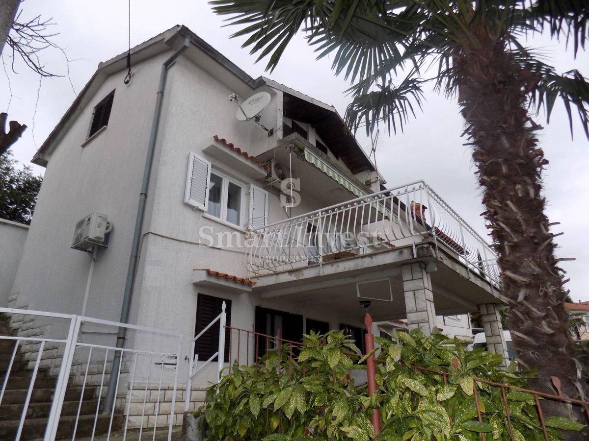 OPATIJA, House of 300 m2 with a building land of 1812 m2