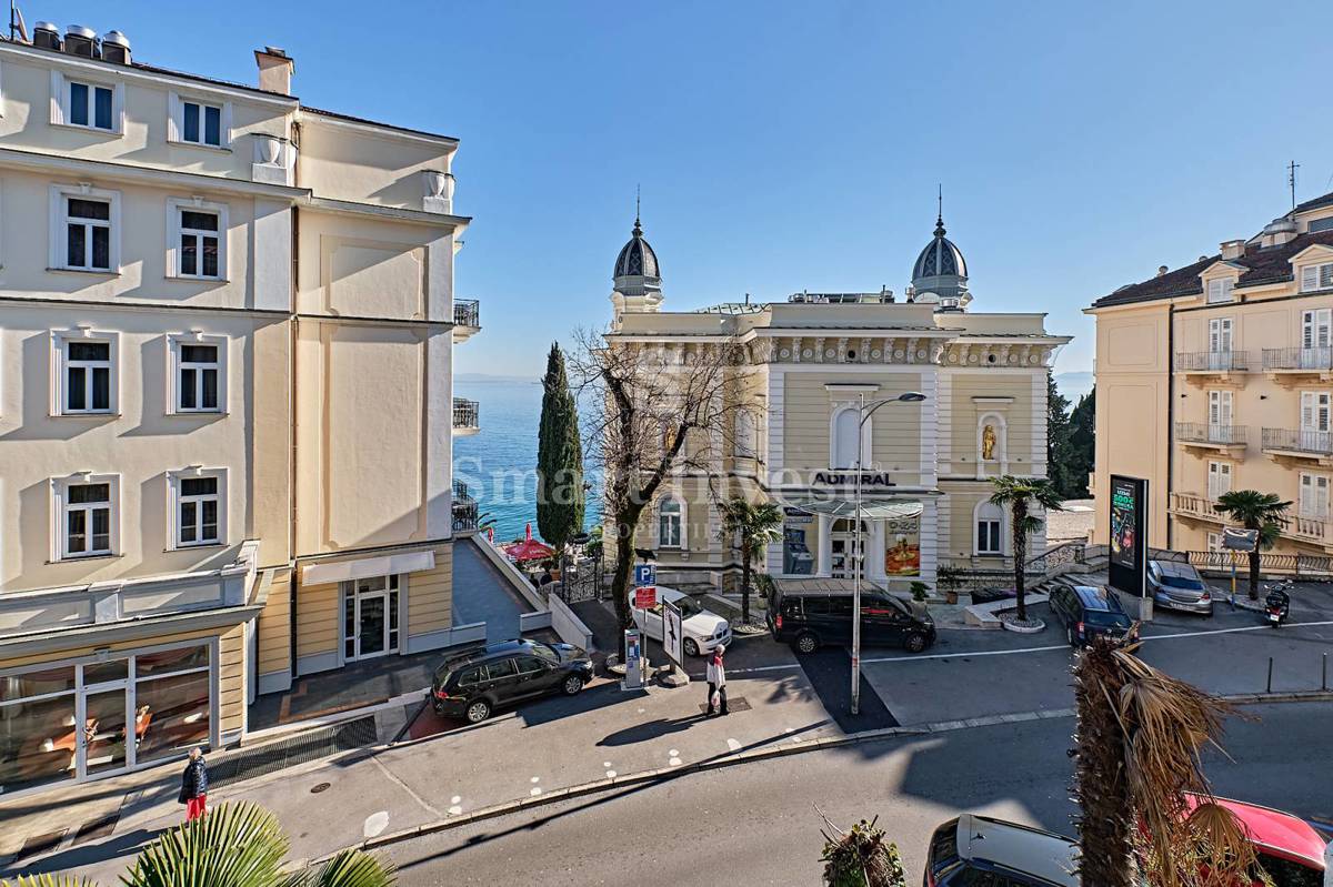 OPATIJA, Luxury 2-bedrooms apartment of 142.80 m2, second line to the sea