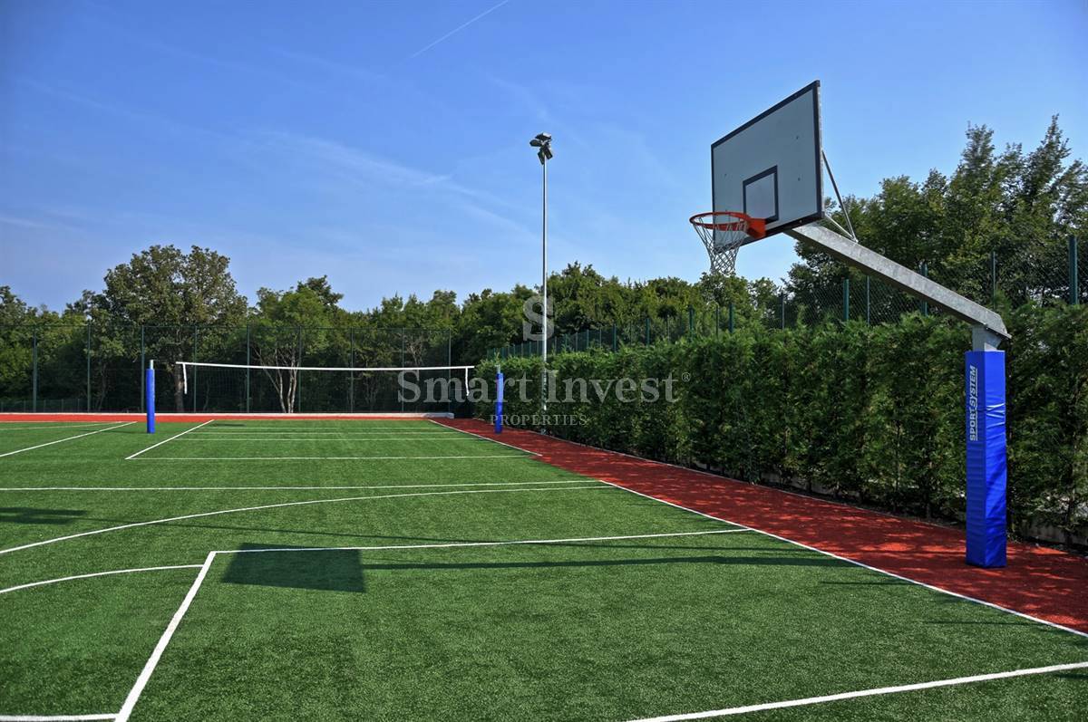 ISTRA - ROVINJ, EKSKLUZIVNA VILA S POGLEDOM NA MORJE IN ŠPORTNIMI IGRIŠČI, prodamo