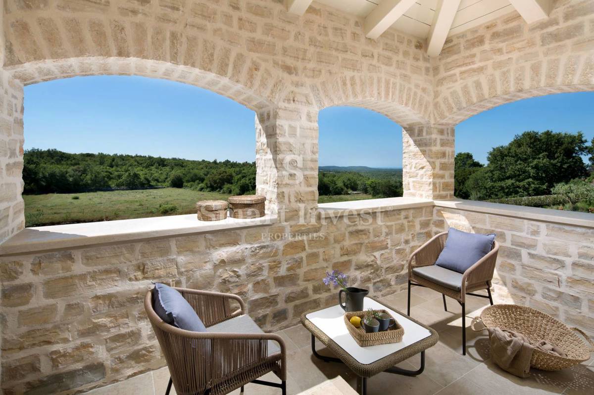 ISTRA - ROVINJ, EKSKLUZIVNA VILA S POGLEDOM NA MORJE IN ŠPORTNIMI IGRIŠČI, prodamo